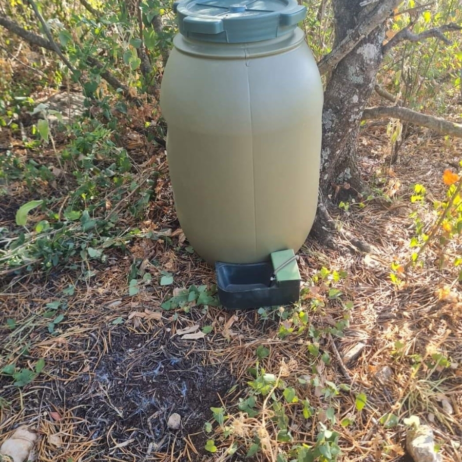 Bebedero de 60 litros con pileta