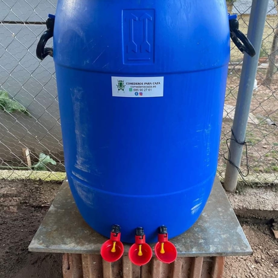 Bebedero de 60 litros con tres piletas