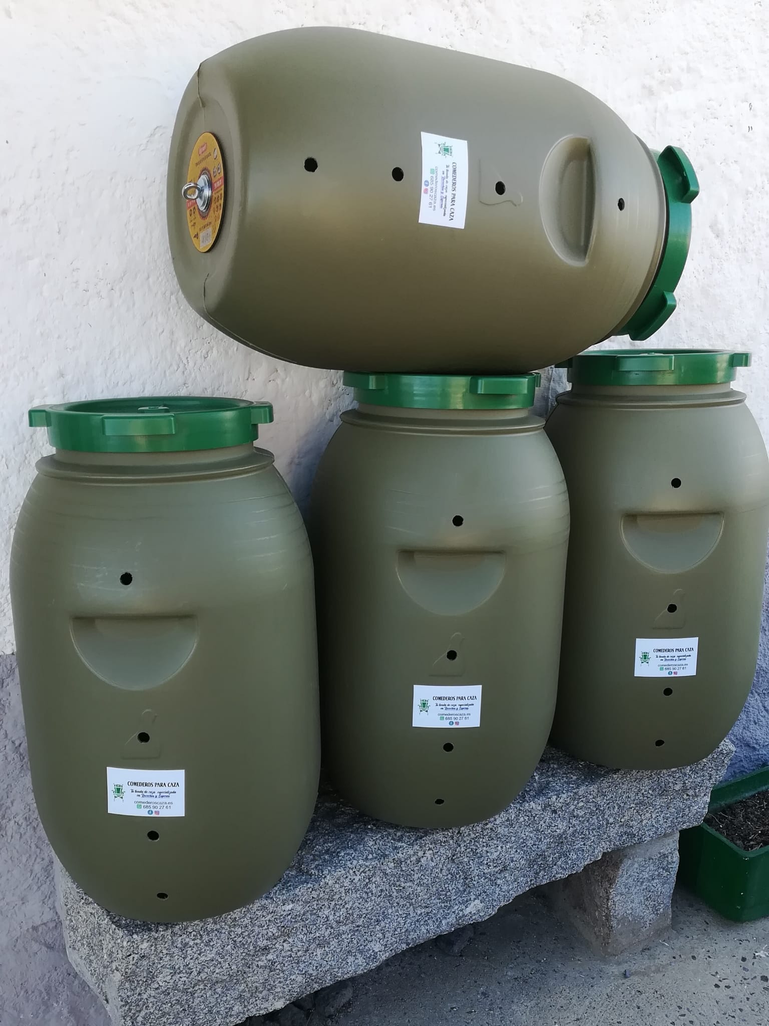 Comedero de 60 litros para suelo